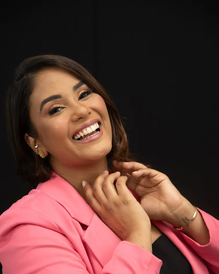 Kerolinne Barboza sorrindo